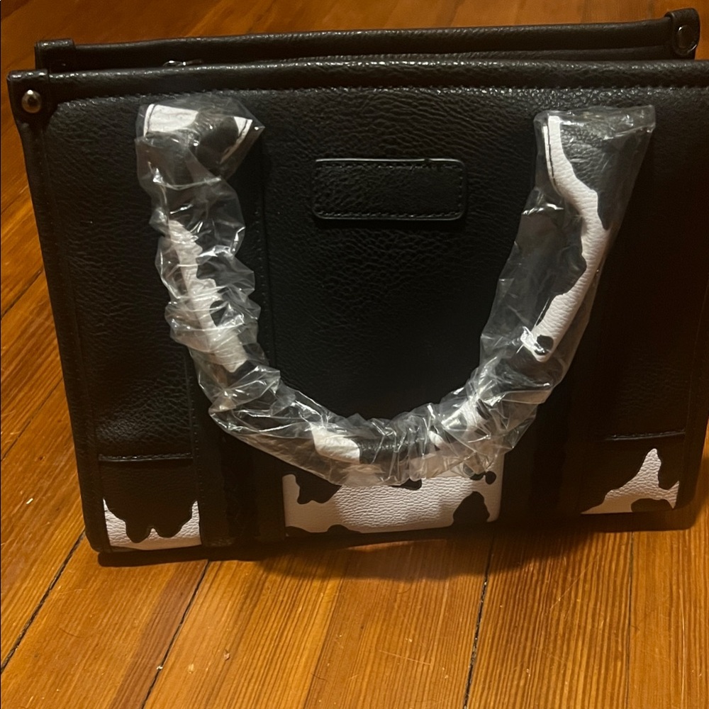 Stylish Black and White Women’s Hand Bag